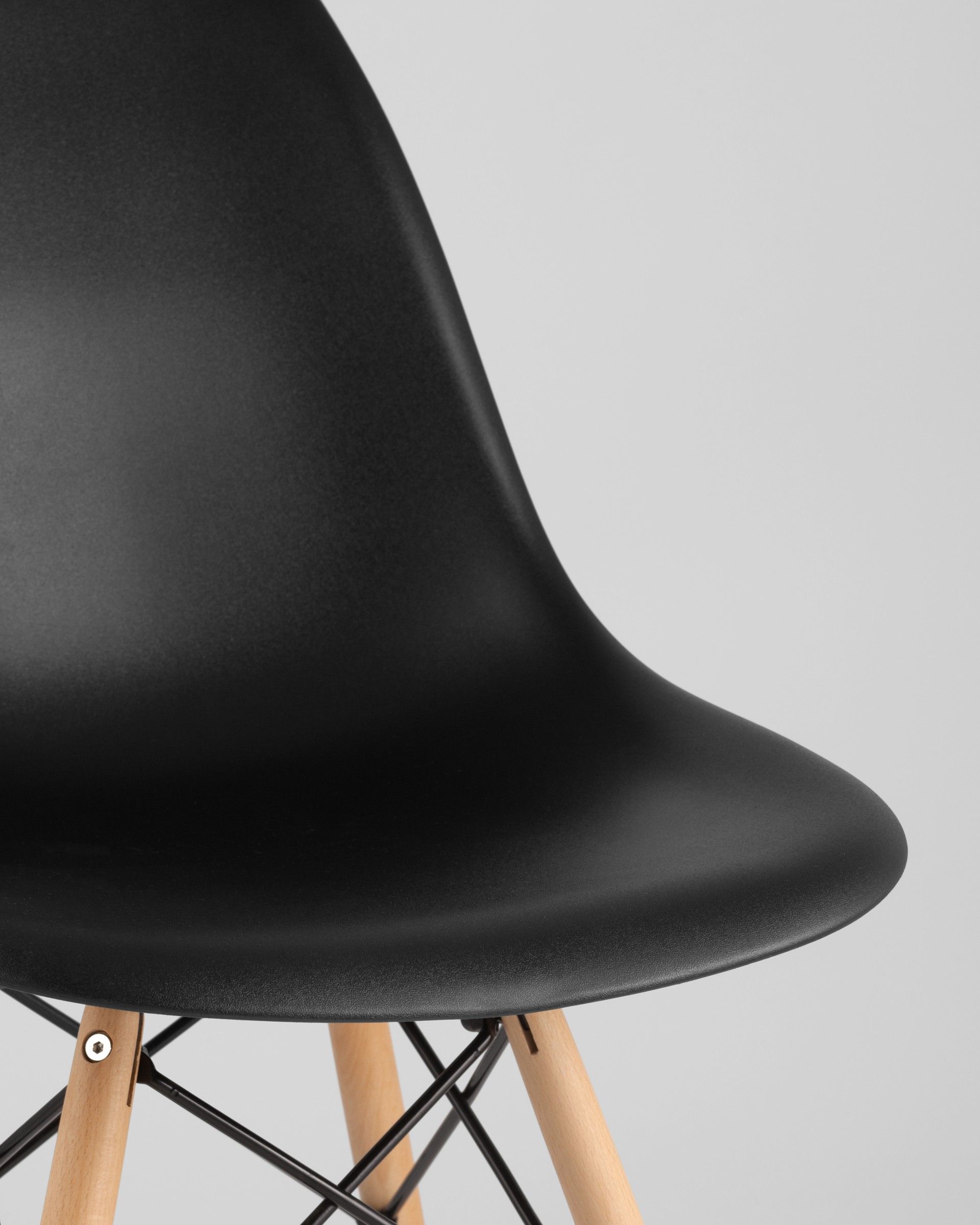 Стул Eames DSW черный